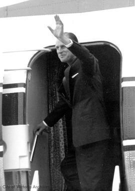 Departure at Pat Bay Airport : HRH Prince Philip, W.A.C. Bennett, Laurie Wallace