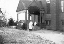 "Hochelaga", the A.J.C. Galletly family home at 1715 Rockland Avenue.  The Rattenbury family lived here while 1701 Beach Drive was under construction