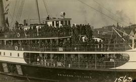 2nd Canadian Mounted Rifles arriving in Victoria on the "Princess Adelaide"