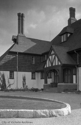 Col. Sharland residence, corner of Arbutus and Queenswood Roads