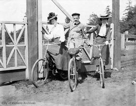 Stoddart family on bicycles at Willows