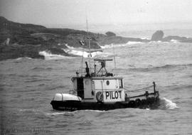 Pilot boat called to rescue sunken craft off Ross Bay