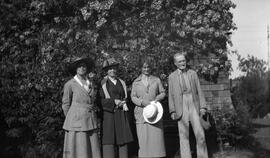 Unidentified group (Bruce family?)