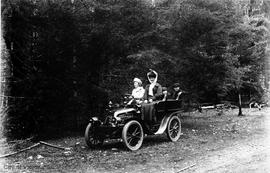 Barnsley family in a Renault car at Langford Lake