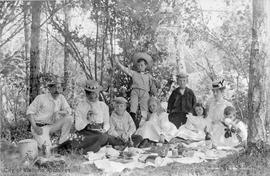 Boggs and Elworthy families on picnic