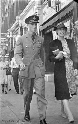 Teddy Blenkinsop in airforce uniform with his mother, Winsome Blenkinsop