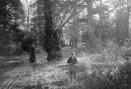 Clara Elworthy, B. Boggs and Fred Elworthy in Beacon Hill Park