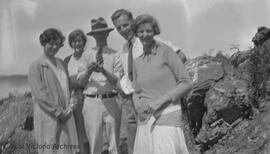 Myself [Mary Rattenbury], Gwen Forbes, Arthur Beasley, Michael [?], Fifi Lexton on Bare Island