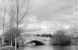 Beacon Hill Park, stone bridge