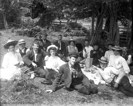 Gower family picnic in Metchosin