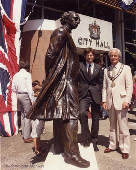 Mayor Peter Pollen and sculptor John Dann at unveiling of Sir John A. Macdonald Statue in front of City Hall