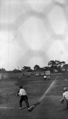 Annual baseball game of the Times newspaper