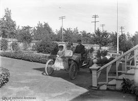 John Barnsley and children in their Orient Buckboard auto