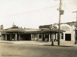 Louis Nelson's garage and Imperial Oil gas station