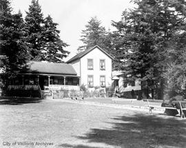 Waterfront view of the Victoria Gardens tavern