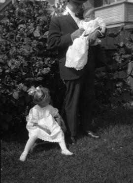 Michael McDonald with children