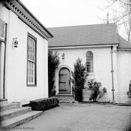 Dr. I.W. Powell family residence at 906 Vancouver Street known as "Oakdene"