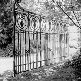 Henry Croft family home on Dunsmuir Street known as "Mount Adelaide", gate