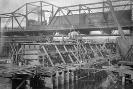 Johnson Street Bridge under construction