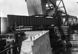 Johnson Street Bridge under construction