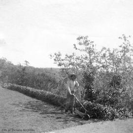 Chinese gardener at "Stoneyhurst", the Rout Harvey residence